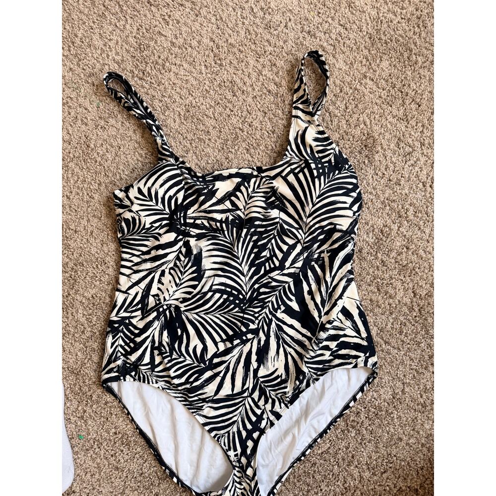 OP Ocean Picific Womens Leaf print swimsuit black and white EUC XXL